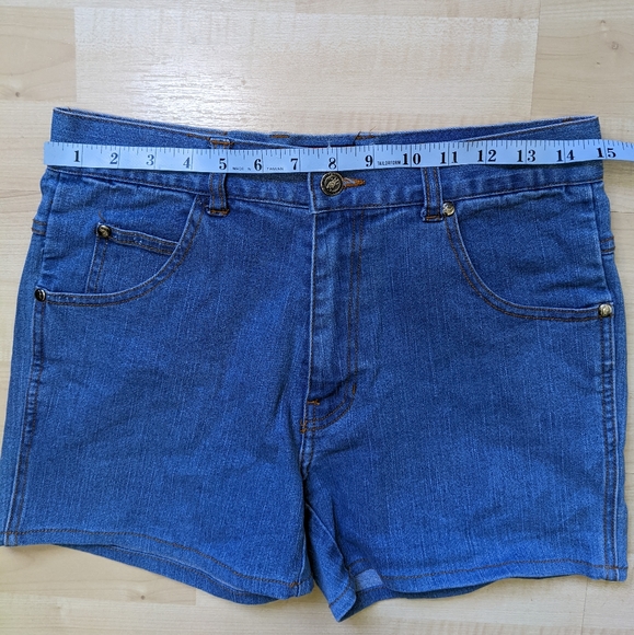 Embroidered Hand Shorts - Picture 4 of 7